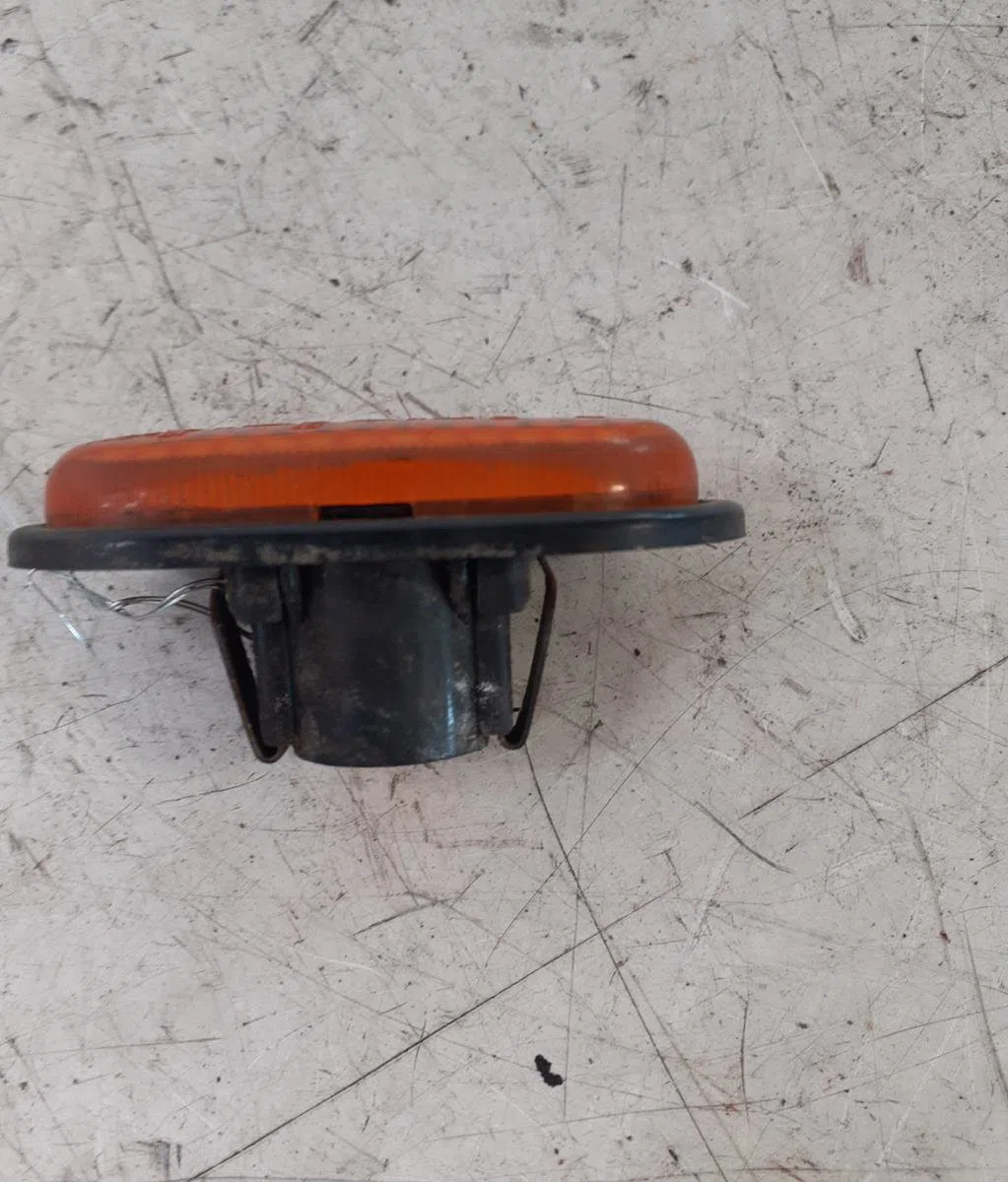 Répétiteur aile gauche Renault CLIO I (B-C57_, 5-357_) 1.2 (b-c-s57a, b-c57s, 5-357f, 5-357j, 5-357l, 5-357r) (1990-1998