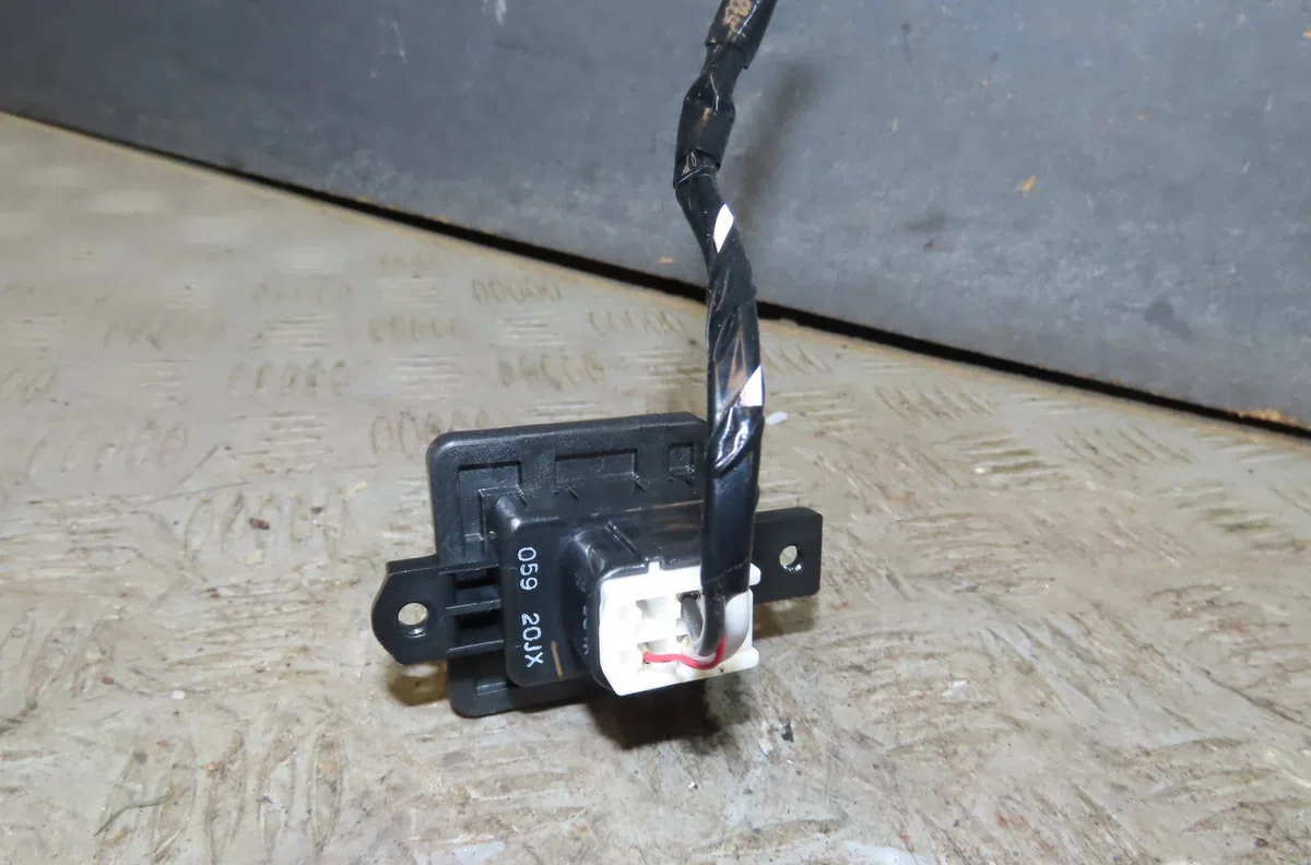 Resistance de chauffage Mitsubishi ECLIPSE CROSS (GK_) Plug-in hybrid 4wd (gl3w) (2021) occasion