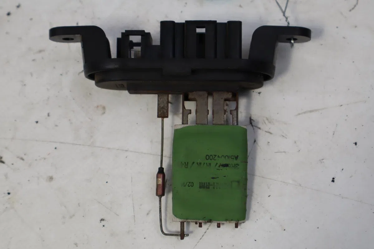 Resistance de chauffage Renault MASTER III Camionnette (FV) 2.3 dci 125 fwd (fv0c, fv0d, fv0g, fv0h, fv0j, fv0k) (2010)