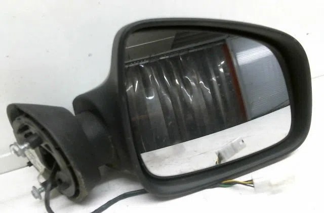 Retroviseur exterieur electrique droit Dacia SANDERO 1.4 mpi lpg (2009) occasion