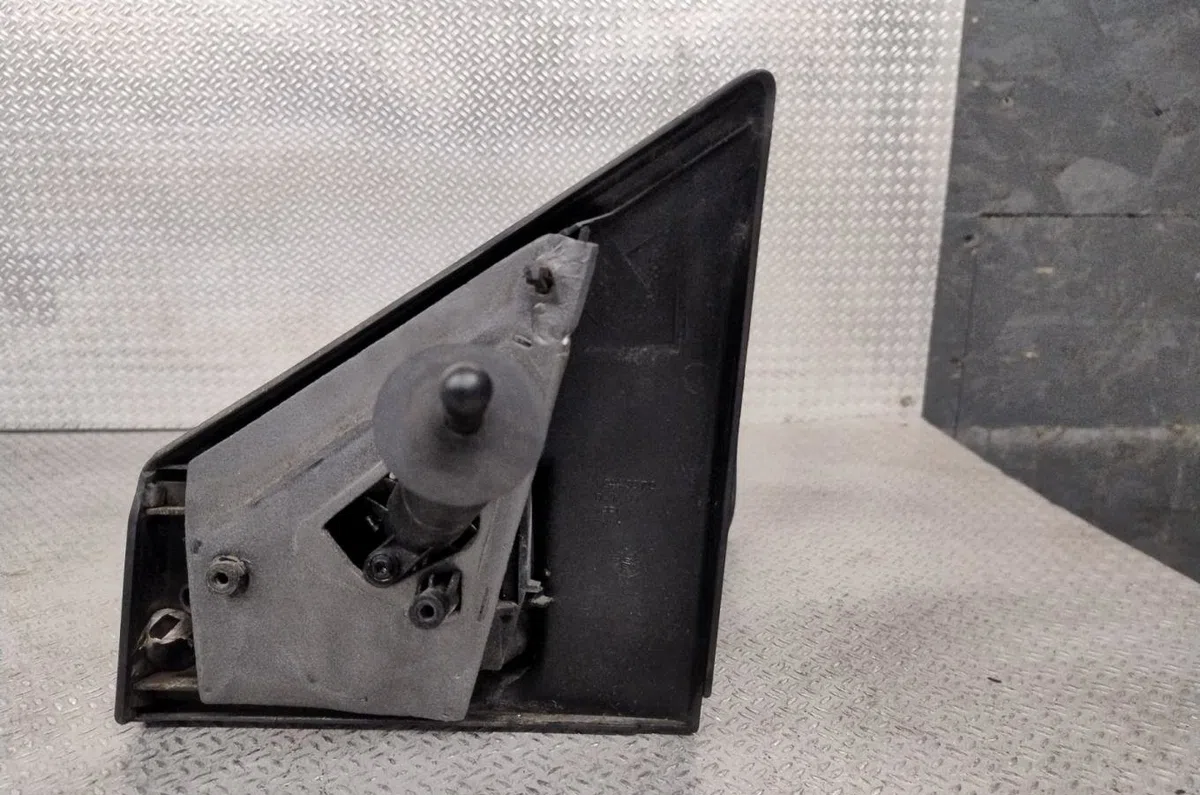 Retroviseur exterieur manuel droit Renault CLIO III (BR0-1, CR0-1) 1.2 16v (br02, br0j, br11, cr02, cr0j, cr11) (2005-20