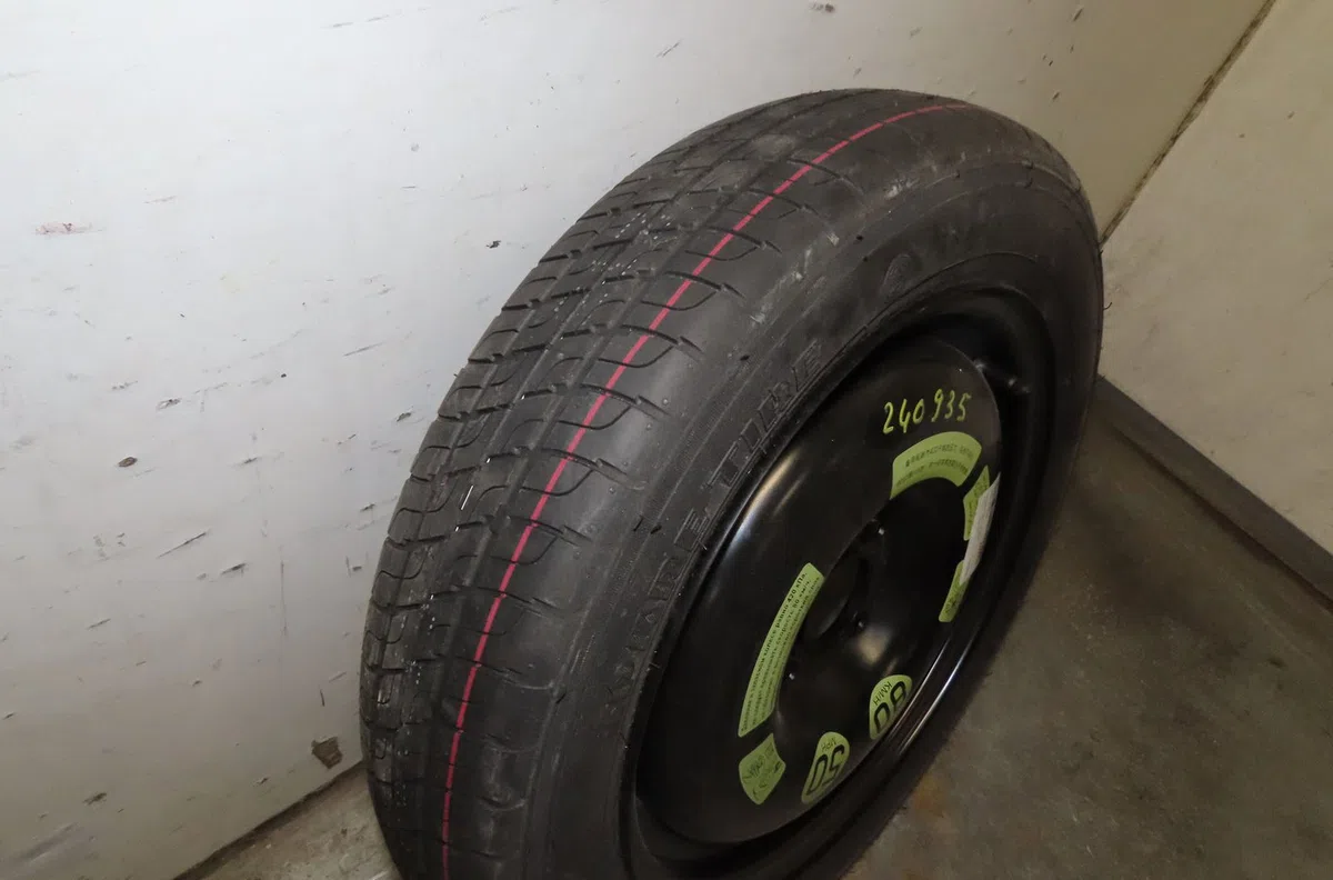 Roue de secours Peugeot 208 I (CA_, CC_) 1.6 hdi - bluehdi 75 (2013) 5 portes occasion