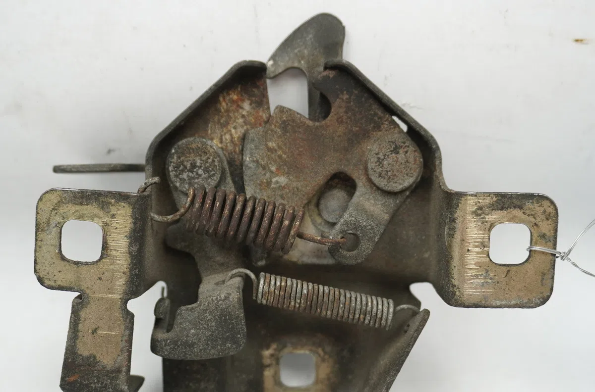 Serrure capot Daihatsu TERIOS (J1_) 1.3 4wd (j100) (1997-2000) 5 portes occasion