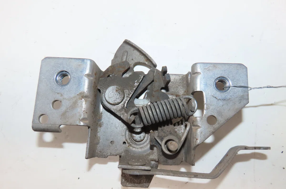Serrure capot Ford FIESTA V (JH_, JD_) 1.25 16v (2002-2008) occasion
