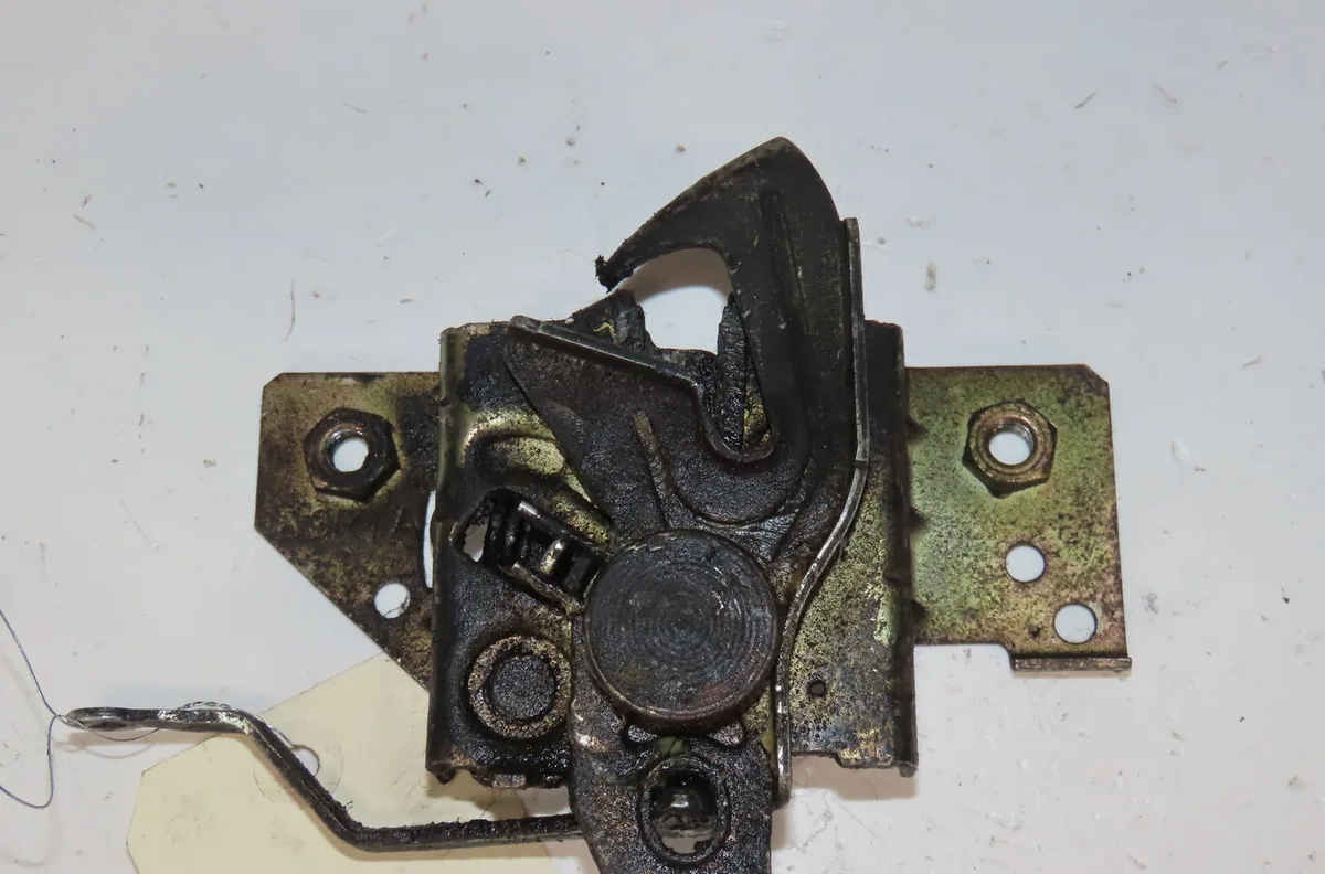 Serrure capot Ford FIESTA V (JH_, JD_) 1.4 tdci (2001-2008) 5 portes occasion