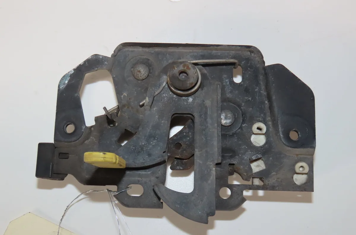 Serrure capot Ford FIESTA VI (CB1, CCN) 1.4 tdci (2010-2012) 3 portes occasion