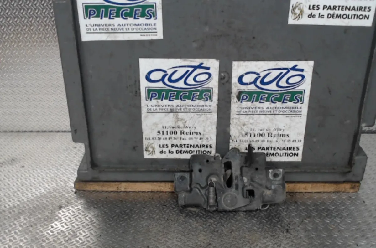 Serrure capot Mazda 6 Hatchback (GG) 2.0 di (gg14) (2002-2007) occasion
