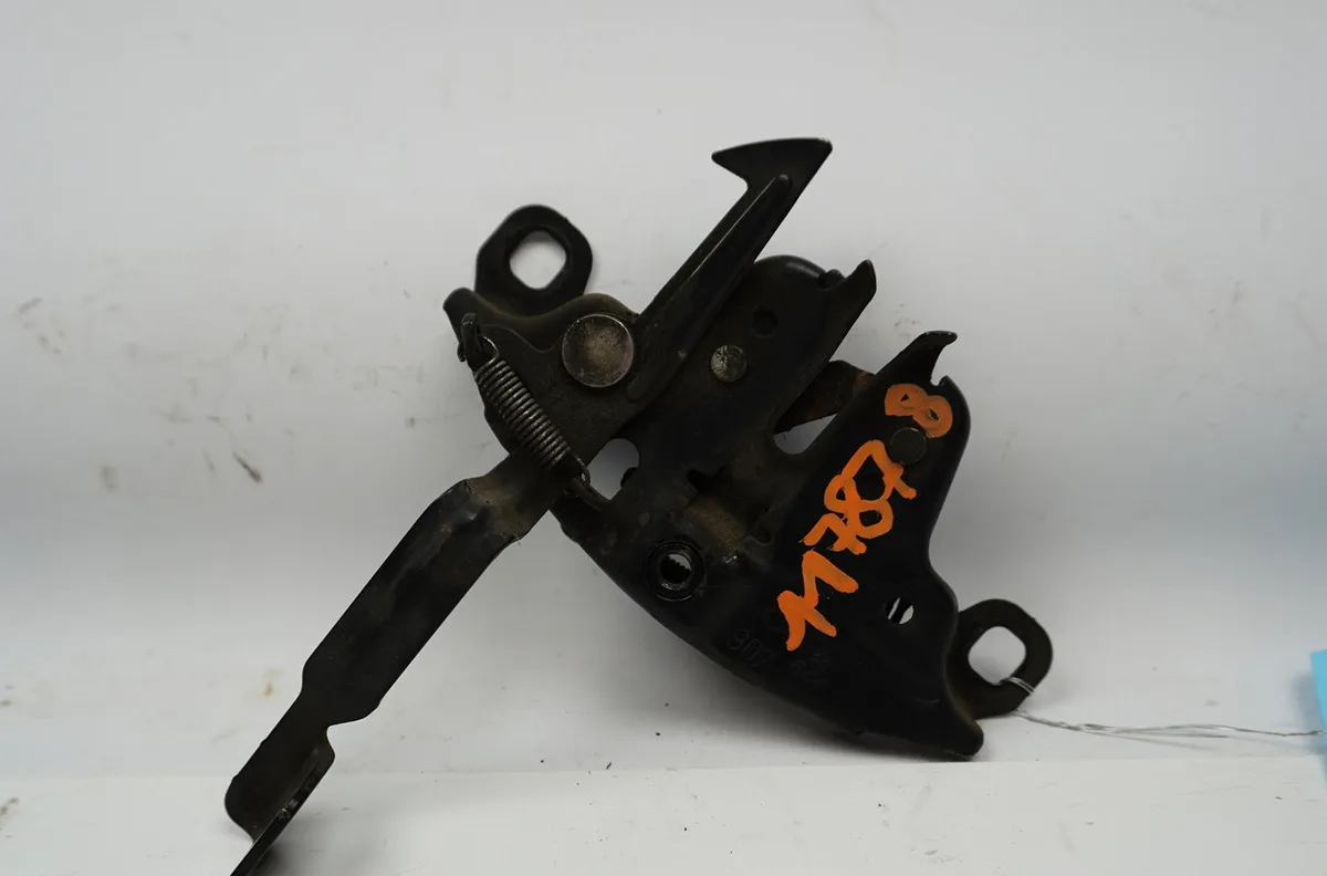 Serrure capot Nissan MICRA II (K11) 1.0 i 16v (1992-2000) occasion