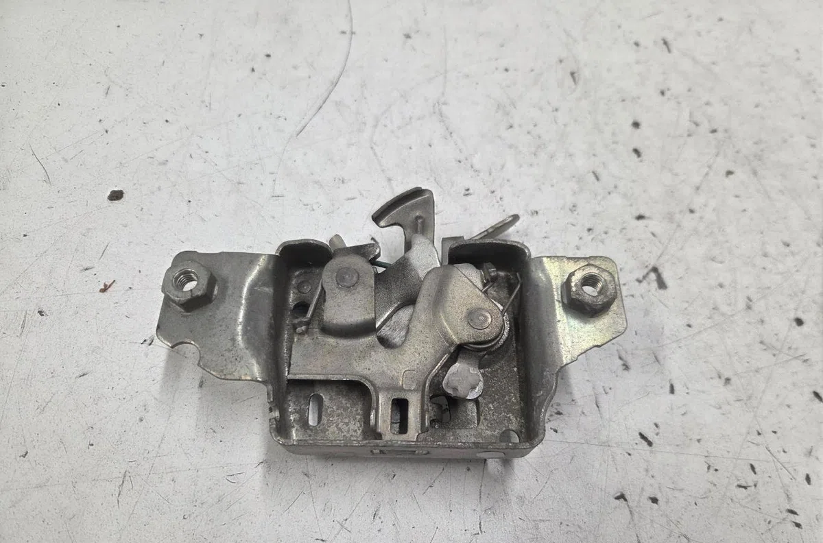 Serrure capot RENAULT CLIO 3 PHASE 2 occasion