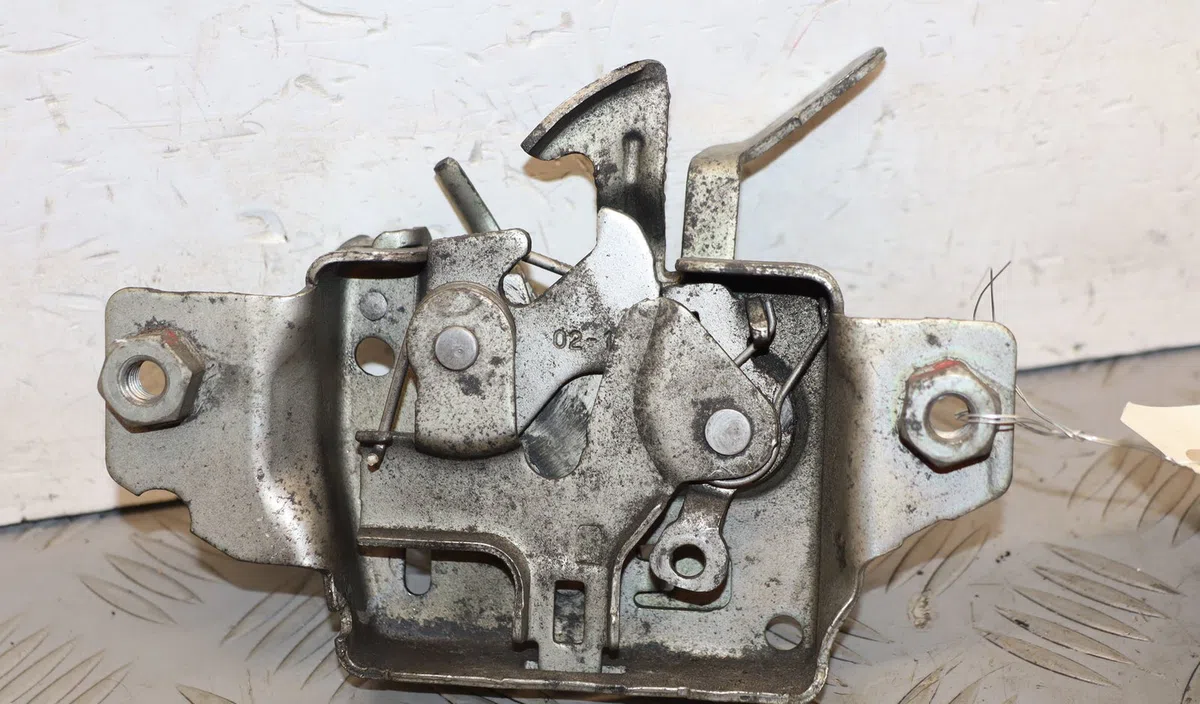 Serrure capot Renault CLIO III (BR0-1, CR0-1) 1.5 dci (2010-2014) 3 portes occasion