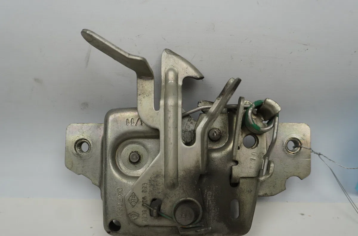 Serrure capot Renault CLIO III (BR0-1, CR0-1) 1.5 dci (2010-2014) 5 portes occasion