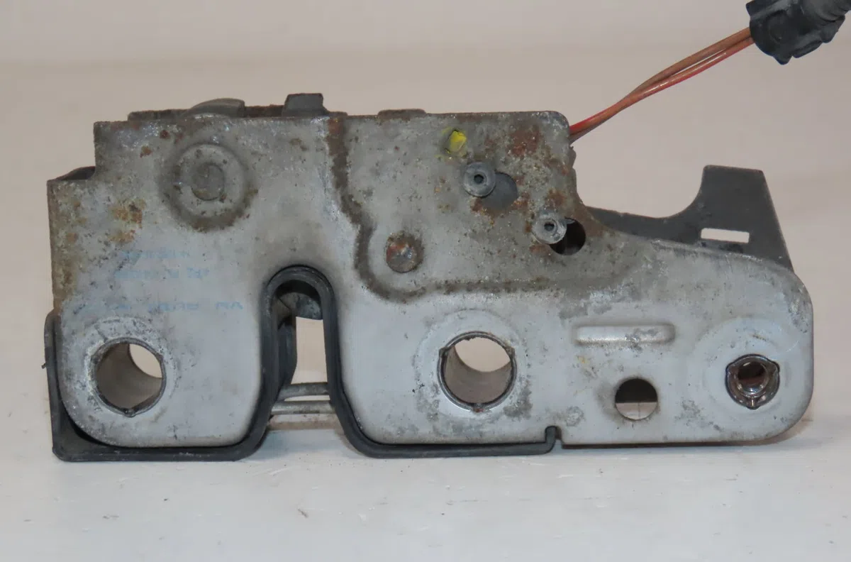 Serrure capot Volkswagen GOLF V (1K1) 2.0 tdi (2003-2008) occasion