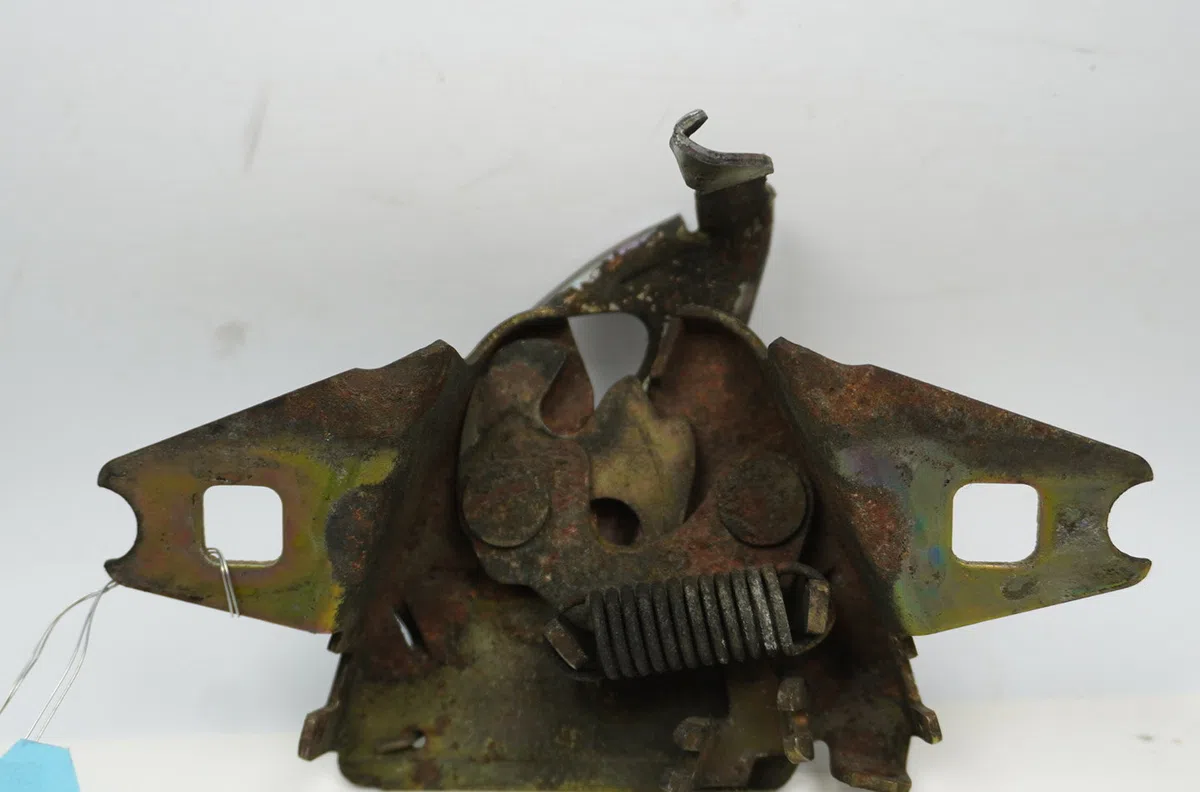 Serrure capot Volkswagen PASSAT B3-B4 Variant (3A5, 35I) 1.9 tdi (1993-1997) occasion