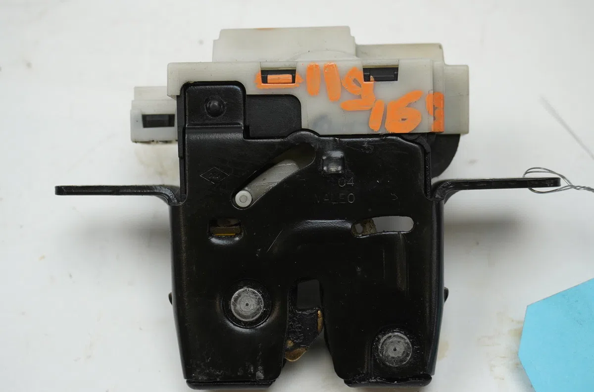 Serrure coffre arrière Renault MEGANE II A trois volumes (LM0-1_) 1.5 dci (lm02, lm13, lm2a) (2004-2010) occasion