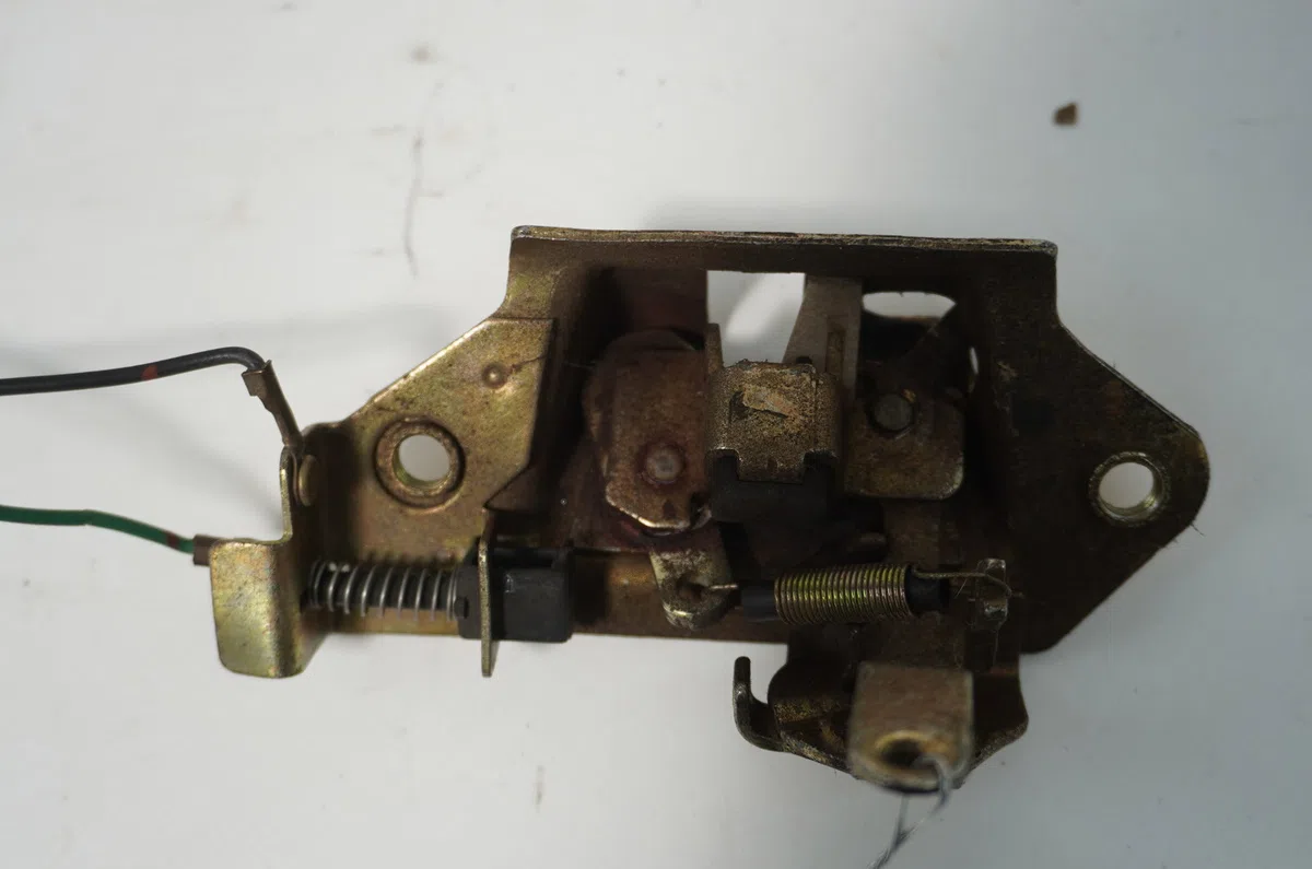 Serrure hayon Nissan MICRA II (K11) 1.0 i 16v (1992-2000) occasion