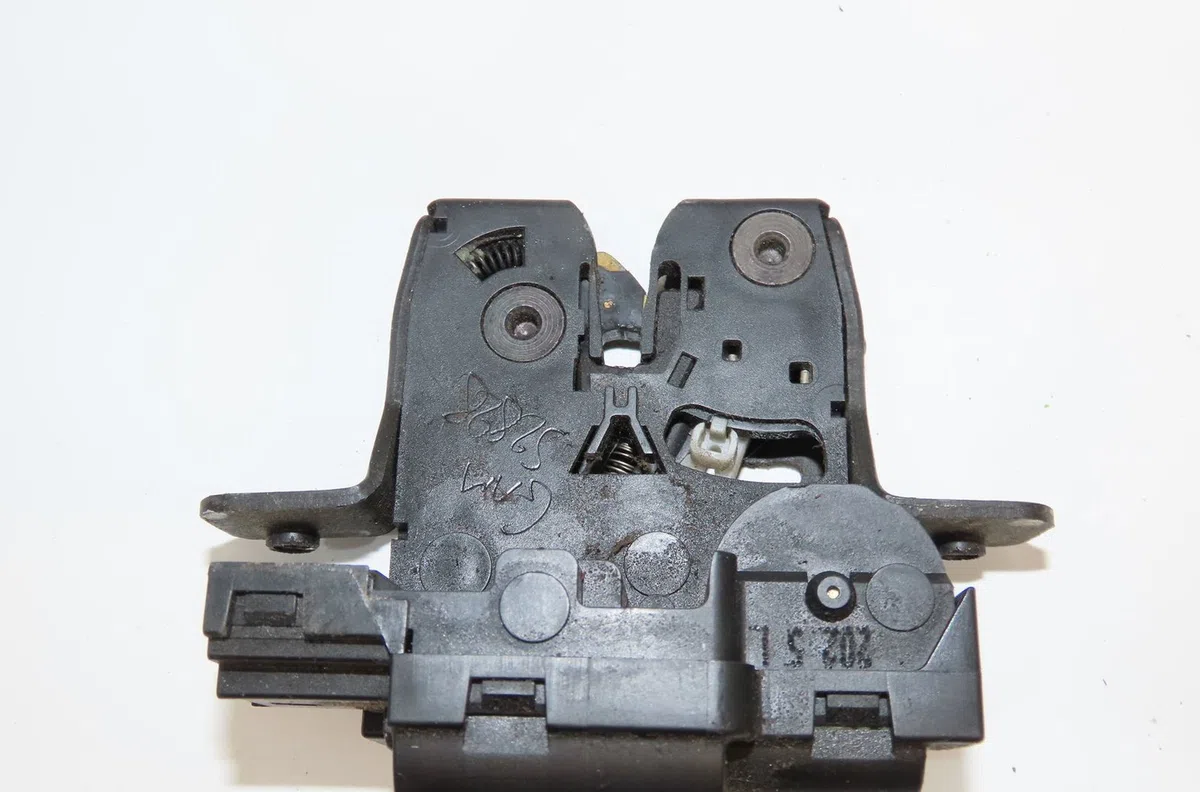 Serrure hayon Nissan MICRA III (K12) 1.4 16v (2003-2010) occasion