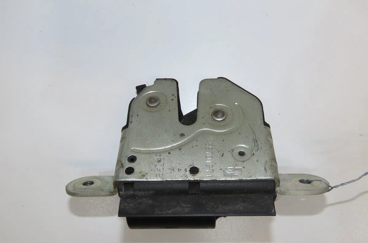 Serrure hayon Opel CORSA D (S07) 1.3 cdti (l08, l68) (2006-2014) 5 portes occasion
