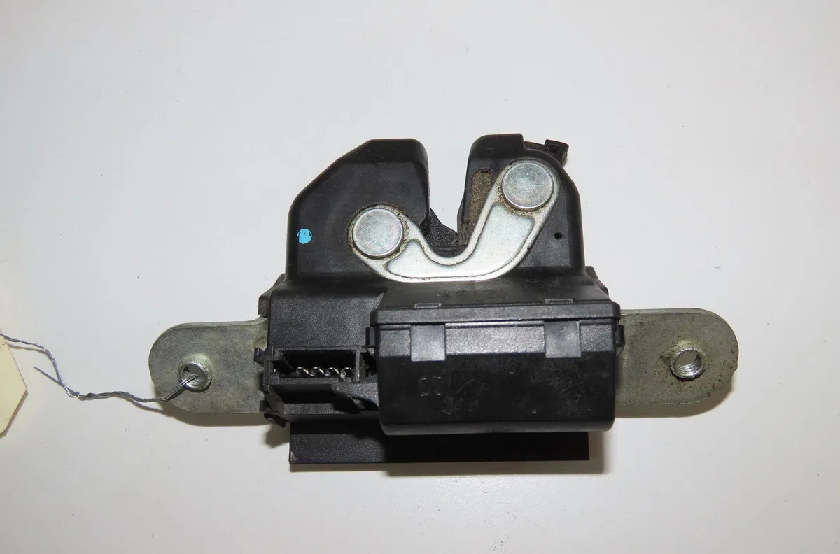 Serrure hayon Opel CORSA D (S07) 1.3 cdti (l08, l68) (2006-2014) 5 portes occasion