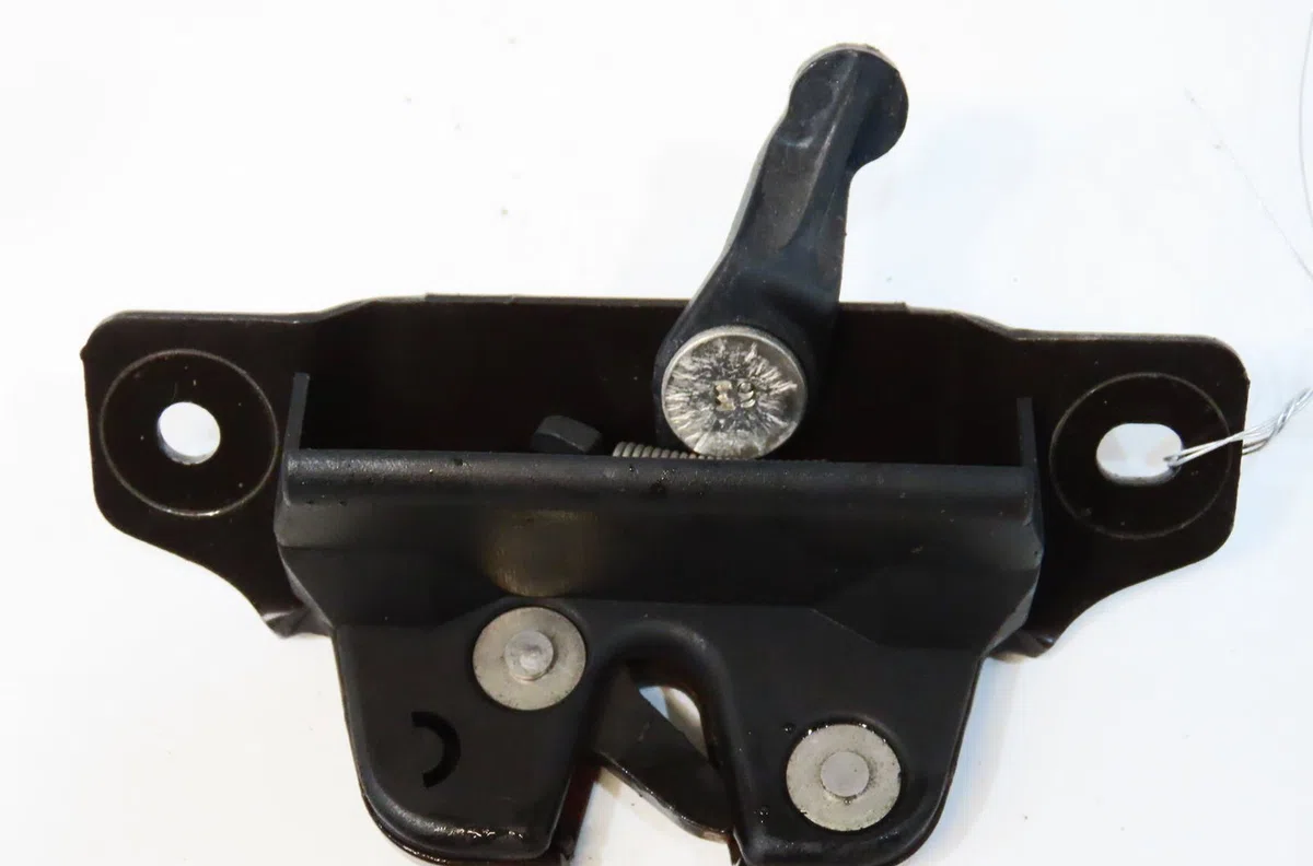 Serrure hayon Peugeot 106 I (1A, 1C) 1.0 (1991-1996) occasion