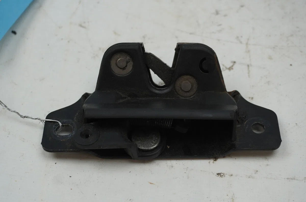 Serrure hayon Peugeot 206 (2L_, 2M_) 1.4 i (2lkfwa, 2mkfwa) (2009-2013) 3 portes occasion