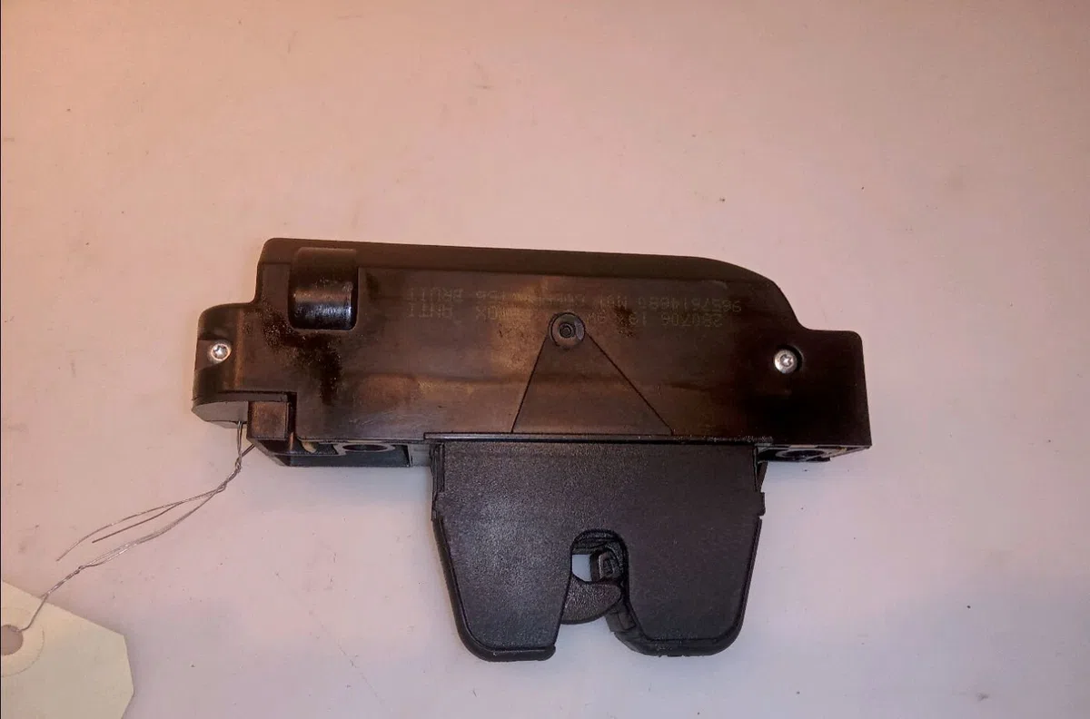 Serrure hayon Peugeot 307 CC (3B) 1.6 16v (2003-2009) 2 portes occasion