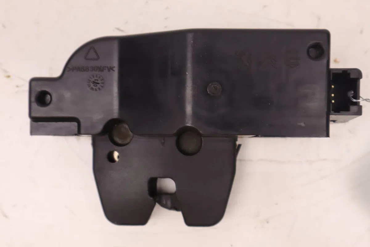 Serrure hayon Peugeot 307 CC (3B) 2.0 16v (2003-2005) 2 portes occasion