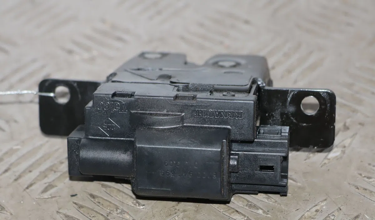 Serrure hayon Renault CLIO III (BR0-1, CR0-1) 1.2 16v (br02, br0j, br11, cr02, cr0j, cr11) (2005-2014) 5 portes occasion