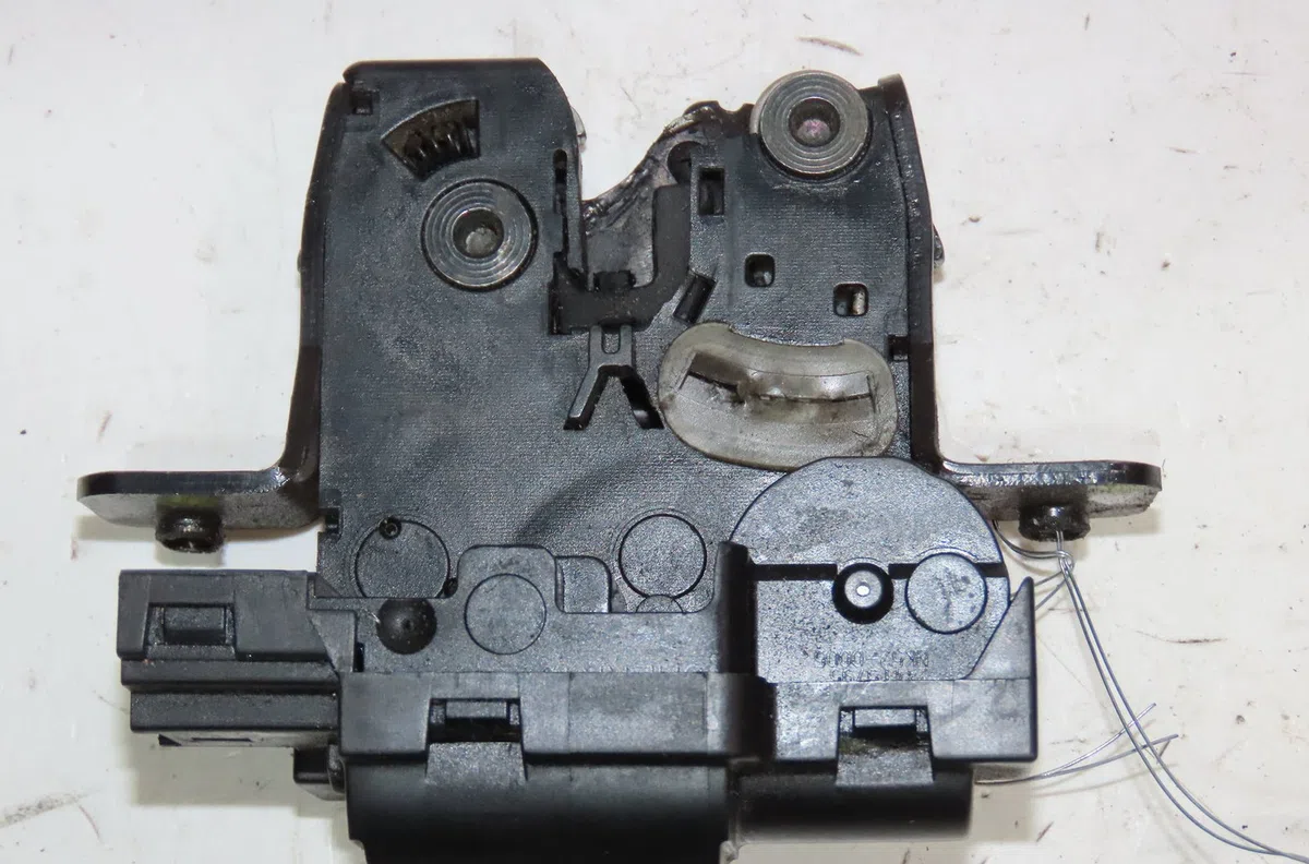 Serrure hayon Renault LAGUNA III (BT0-1) 1.5 dci (bt00, bt0a, bt0t, bt1j) (2007-2015) 5 portes occasion