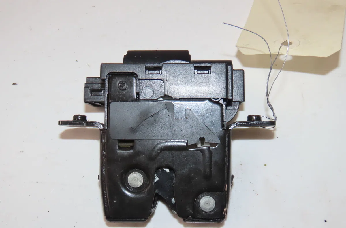 Serrure hayon Renault TWINGO II (CN0_) 1.2 16v (cn04, cn0a, cn0b) (2007-2014) 3 portes occasion