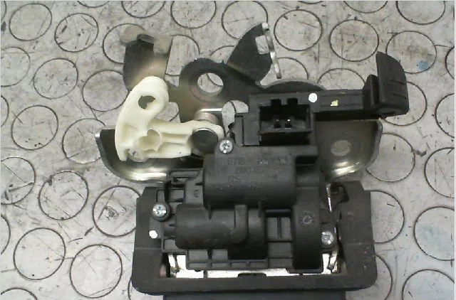 Serrure hayon SEAT IBIZA IV Phase 1 ST 05-2010--01-2012 1.6 TDI 90ch occasion