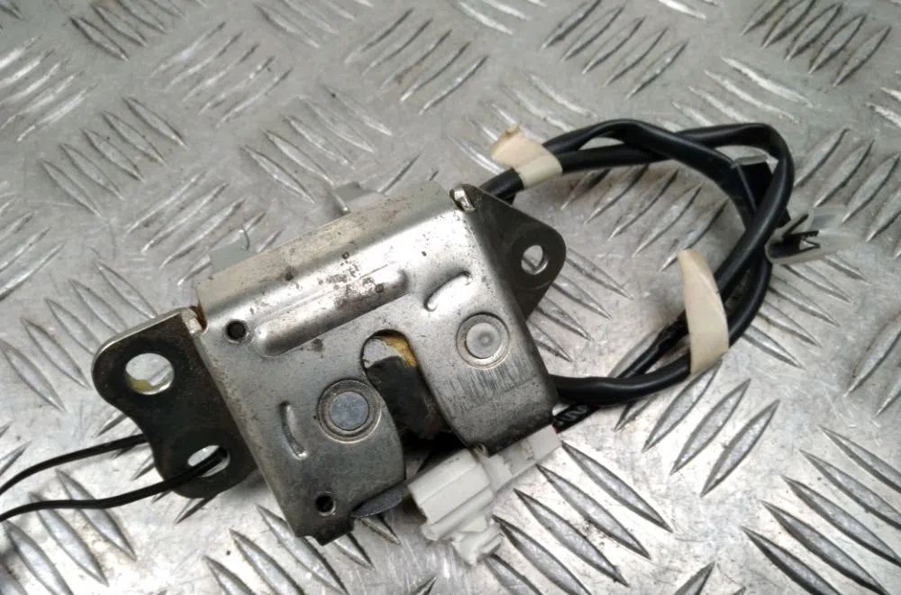 Serrure hayon Toyota YARIS (_P1_) 1.3 (scp12_, scp13_) (2002-2005) occasion