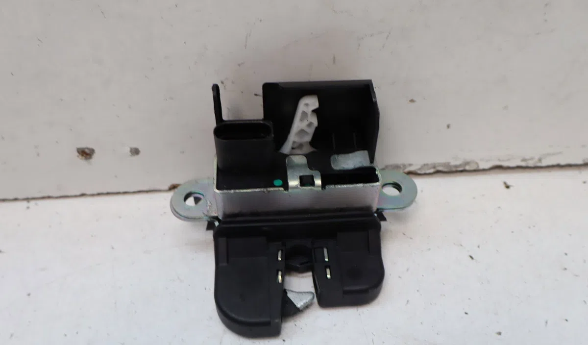 Serrure hayon Volkswagen GOLF VI (5K1) 1.4 (2008-2012) 5 portes occasion