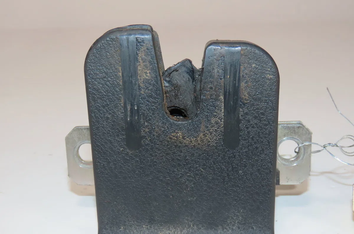 Serrure hayon Volkswagen POLO (9N_, 9A_) 1.2 12v (2001-2007) 5 portes occasion