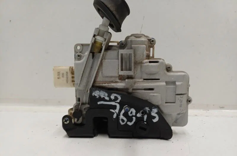 Serrure porte ard AUDI A4 2 PHASE 2 occasion