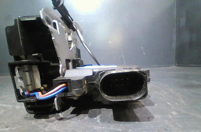Serrure porte ard Audi A4 B6 (8E2) 2.5 tdi quattro (2000-2004) occasion