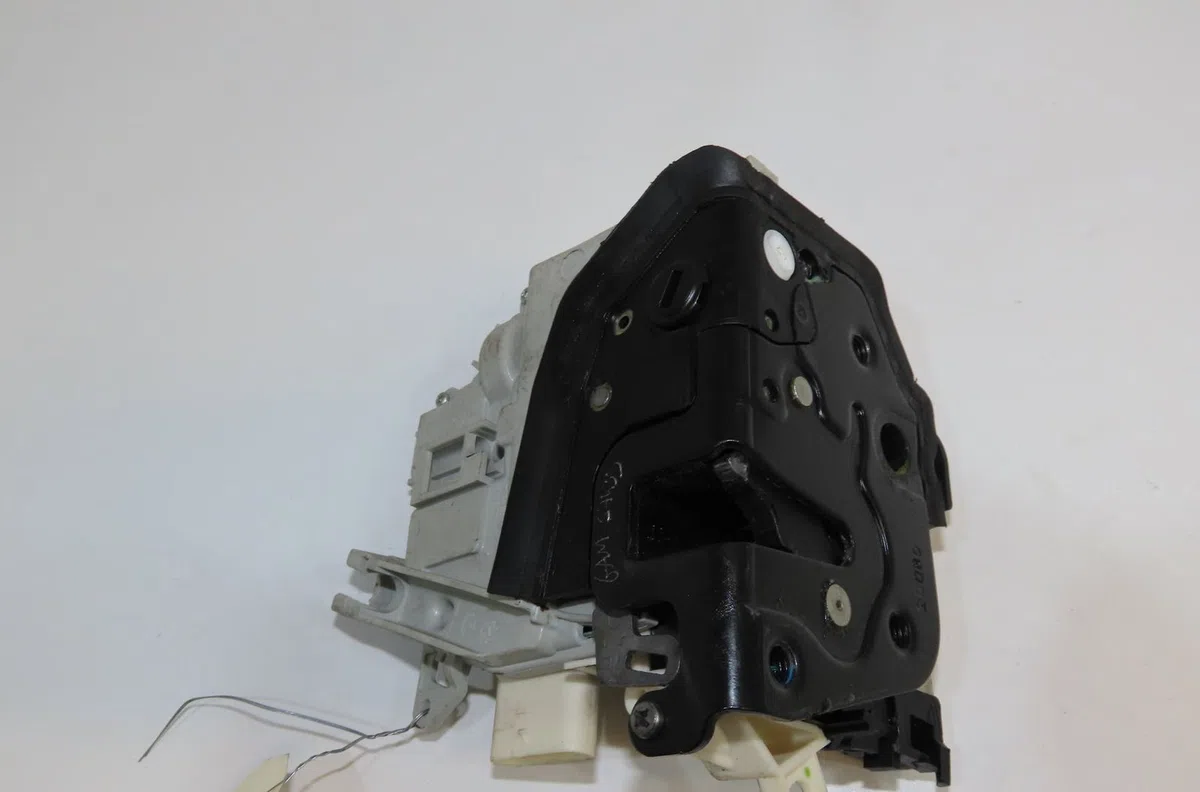 Serrure porte ard Audi A4 B8 Avant (8K5) 2.0 tdi (2008-2015) occasion