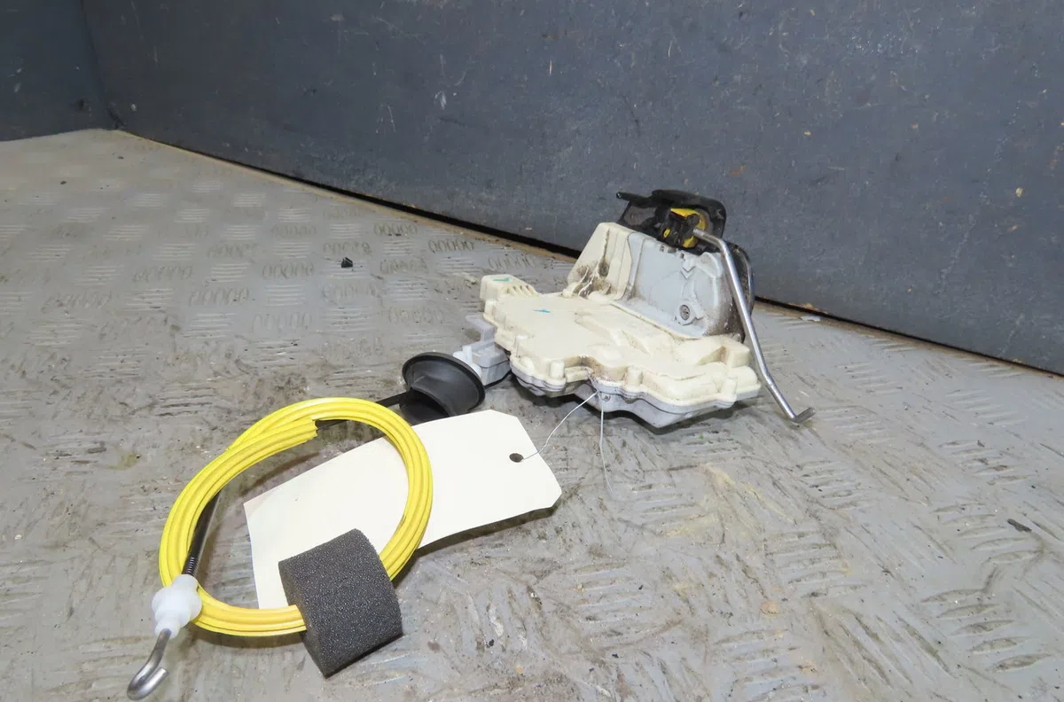 Serrure porte ard Audi A6 Allroad C6 (4FH) 3.0 tdi quattro (2006-2008) occasion