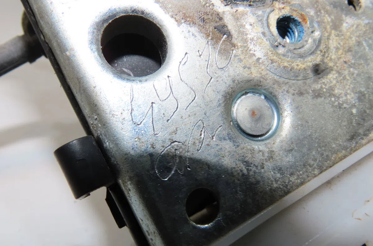 Serrure porte ard Audi A6 C4 (4A2) 2.0 (1994-1997) occasion