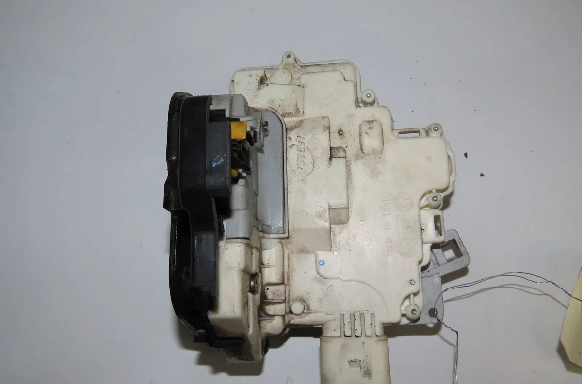 Serrure porte ard Audi A6 C6 Avant (4F5) 2.7 tdi (2005-2011) occasion