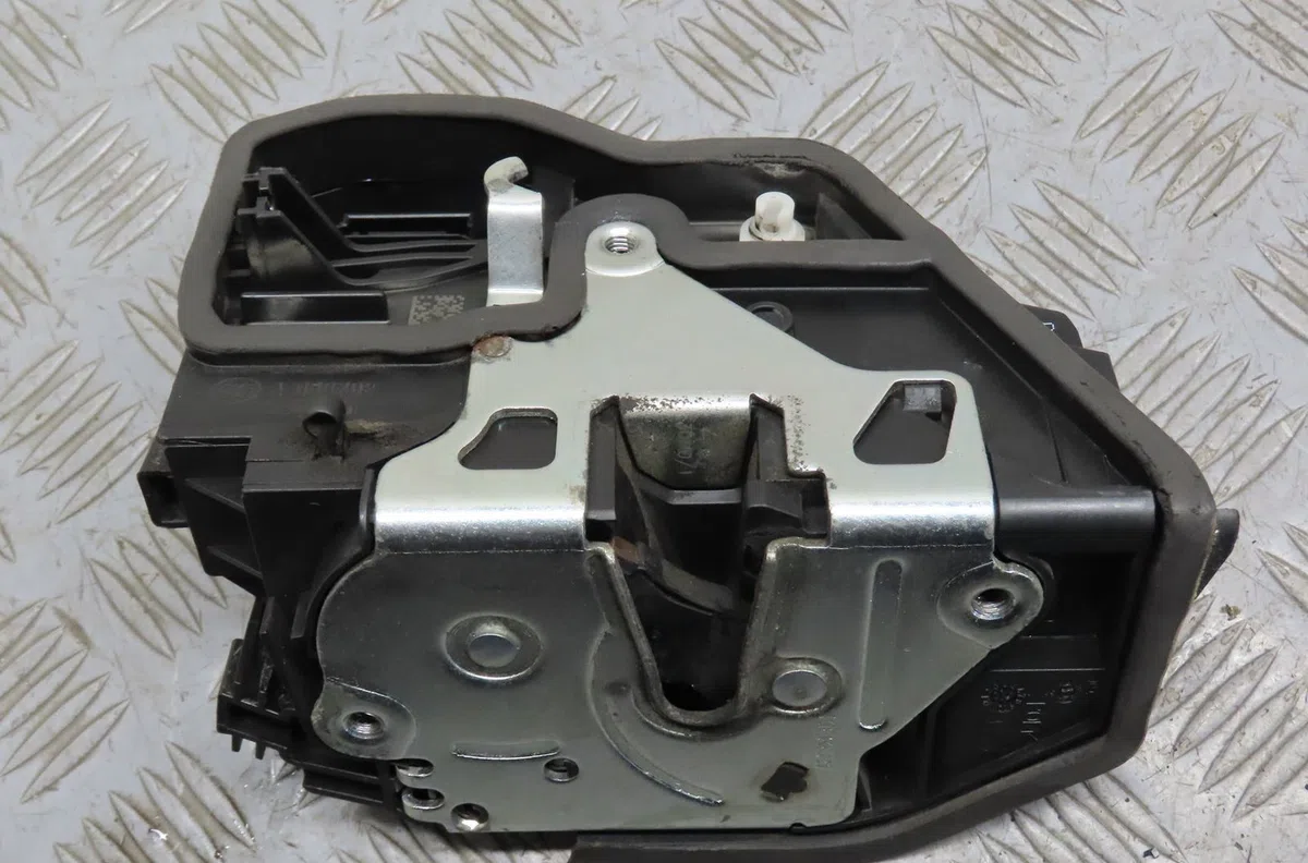 Serrure porte ard Bmw 1 (E87) 118 d (2004-2007) 5 portes occasion