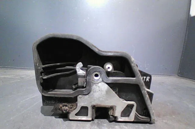 Serrure porte ard Bmw 1 (E87) 118 d (2004-2007) occasion
