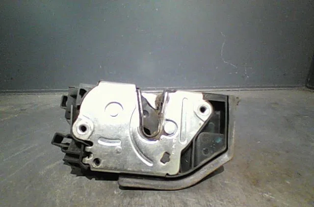 Serrure porte ard Bmw 1 (E87) 118 d (2004-2007) occasion