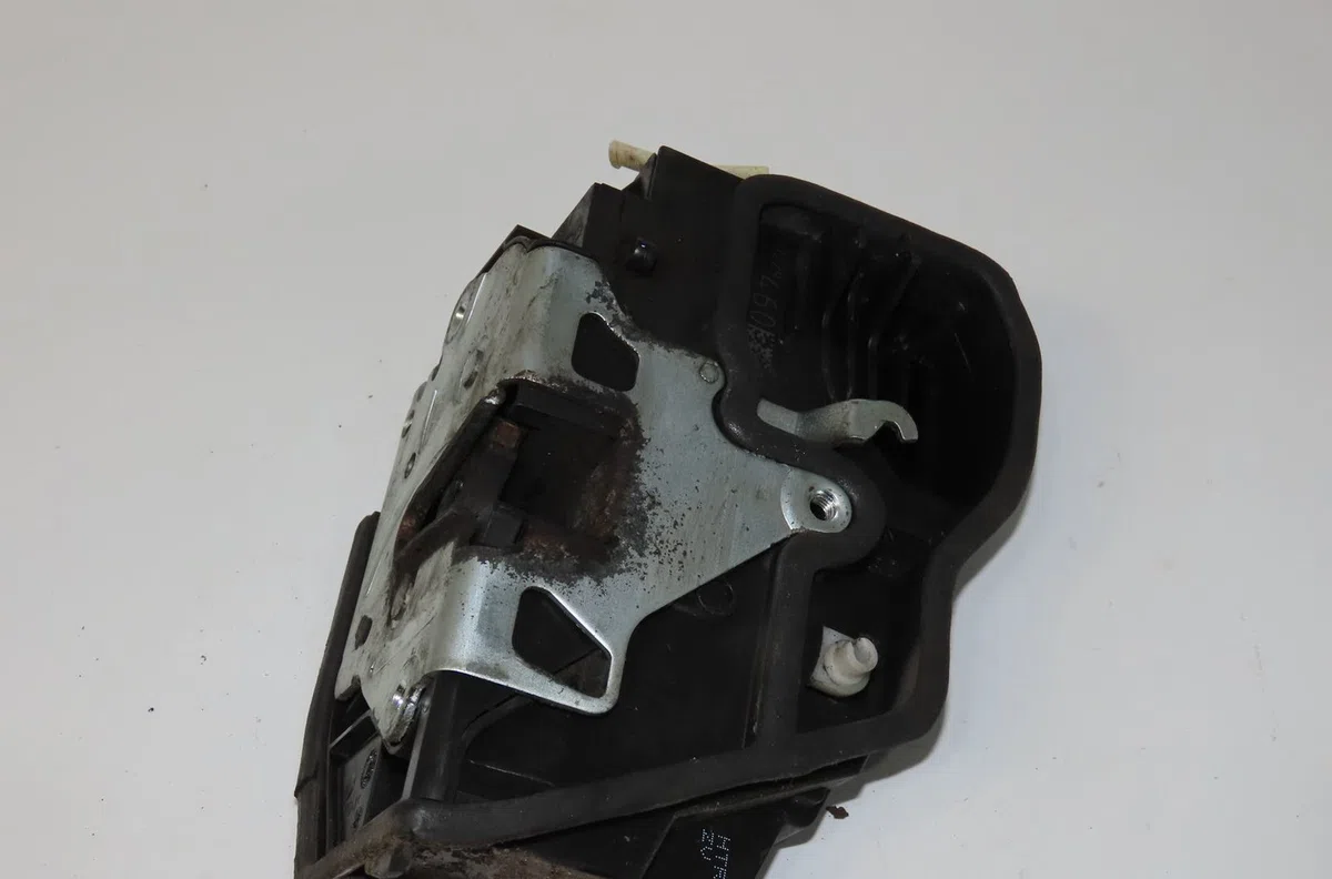Serrure porte ard Bmw 1 (F20) 118 d xdrive (2013-2015) occasion
