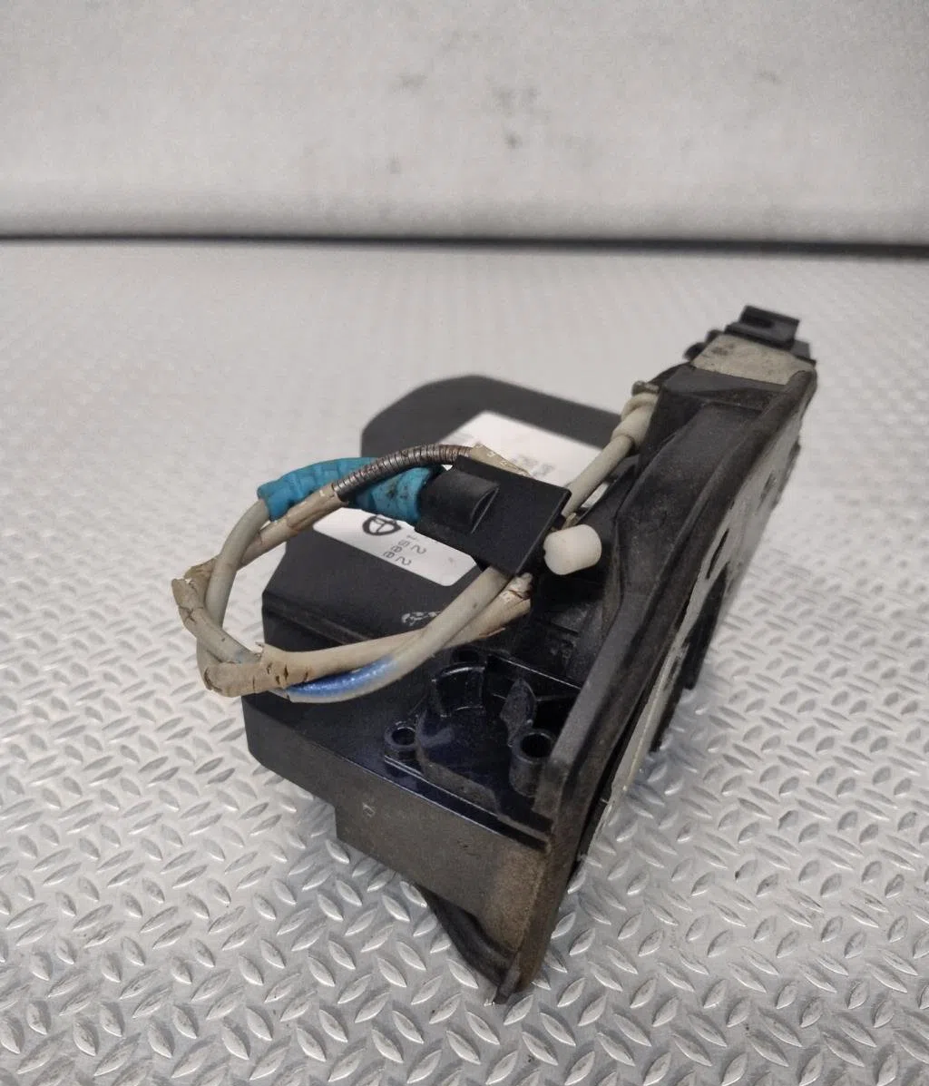 Serrure porte ard BMW SERIE 1 E87  SERIE 1 E87 PHASE 2 occasion