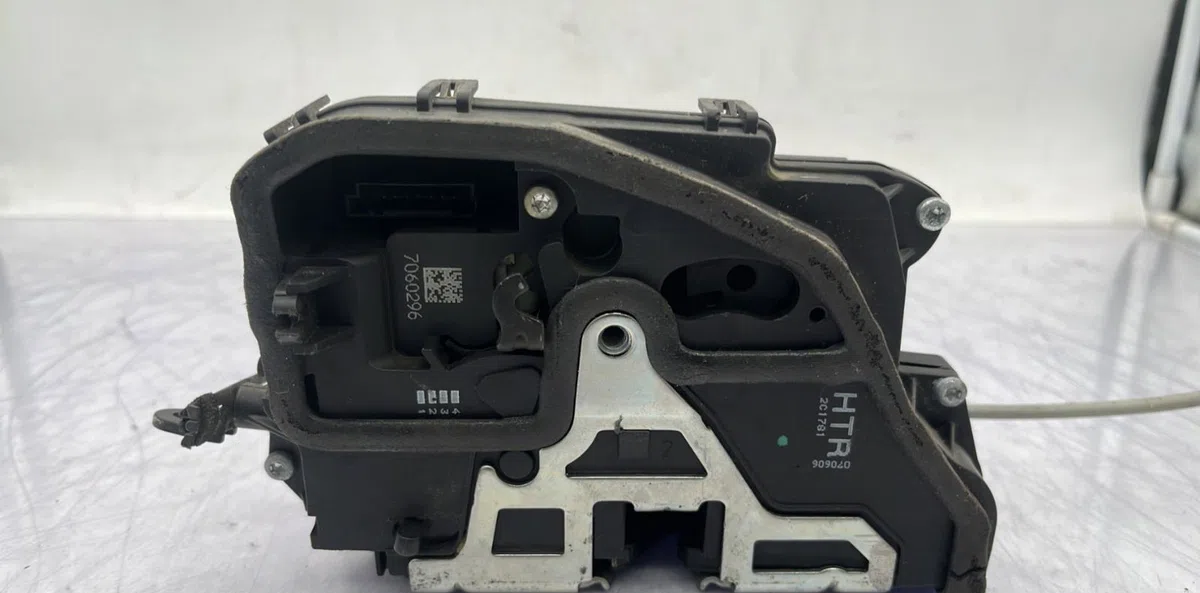 Serrure porte ard BMW SERIE 3 E90 PHASE 1 occasion