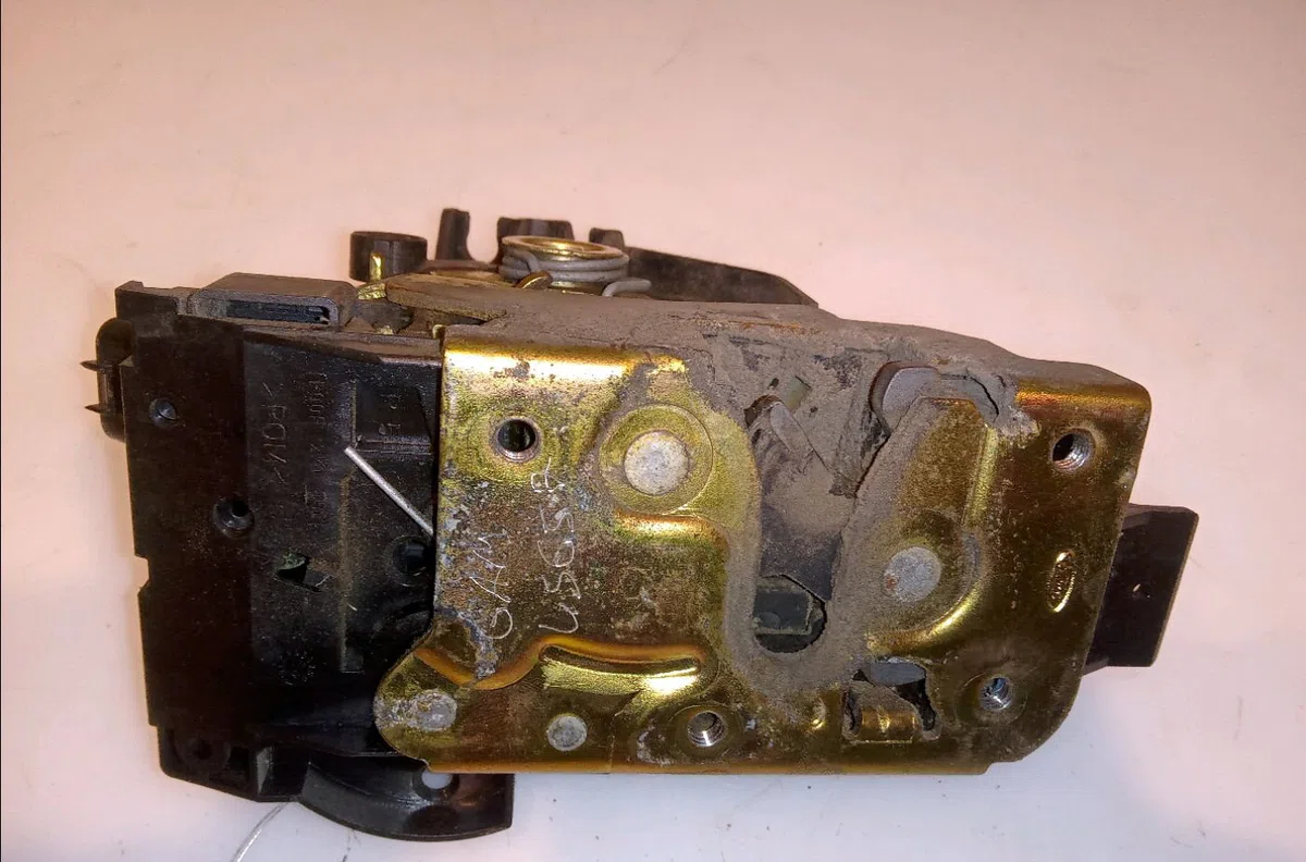 Serrure porte ard Ford FOCUS I Clipper (DNW) 1.8 turbo di - tddi (1999-2004) occasion