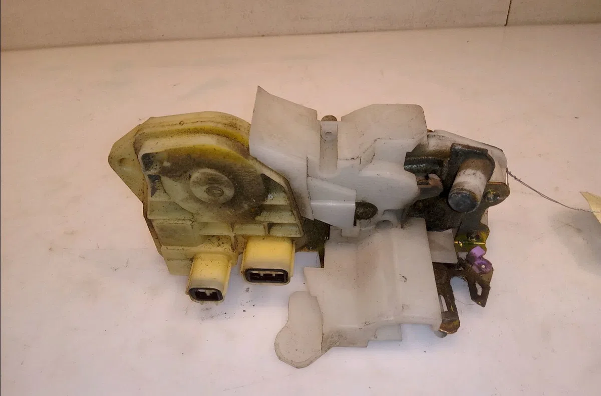 Serrure porte ard Honda CIVIC VII Hatchback (EU, EP, EV) 1.6 i (ep2, eu8, eu6) (2001-2005) occasion