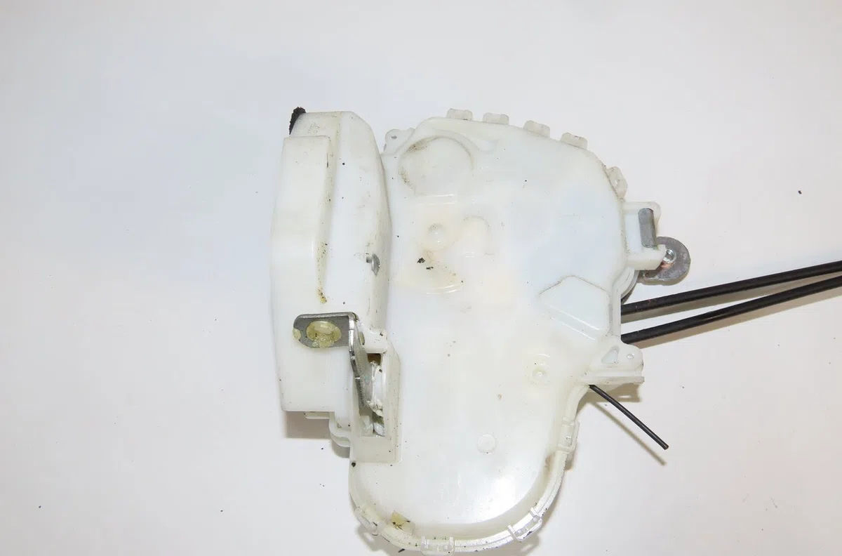 Serrure porte ard Honda CIVIC VIII Hatchback (FN, FK) 1.4 (fk1, fn4) (2008) occasion