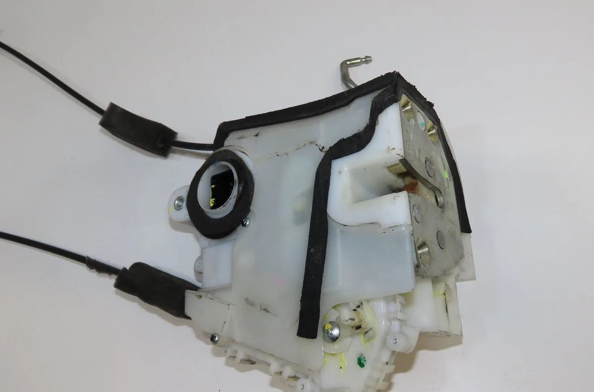 Serrure porte ard Honda JAZZ III (GE_, GG_, GP_, ZA_) 1.3 i (ge6, gg3, gg6) (2008) occasion