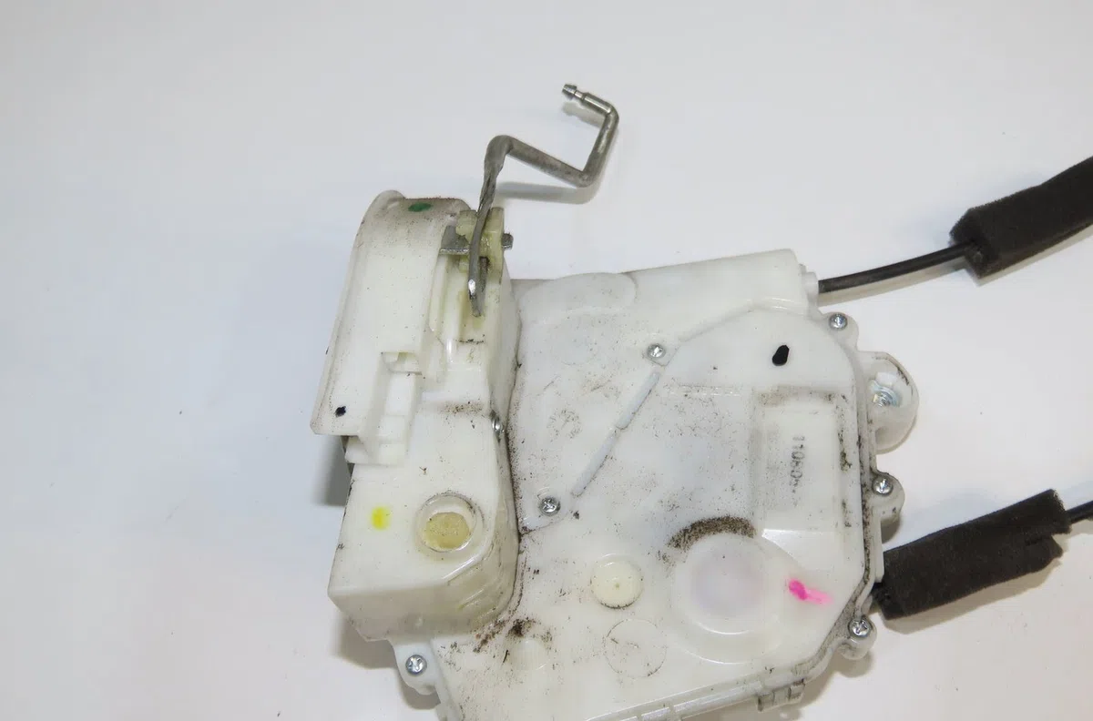 Serrure porte ard Honda JAZZ III (GE_, GG_, GP_, ZA_) 1.3 i (ge6, gg3, gg6) (2008) occasion
